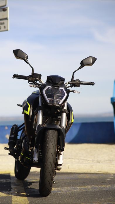 Keeway RKF escape Akrapovic e pneus Michelin Pilot Street