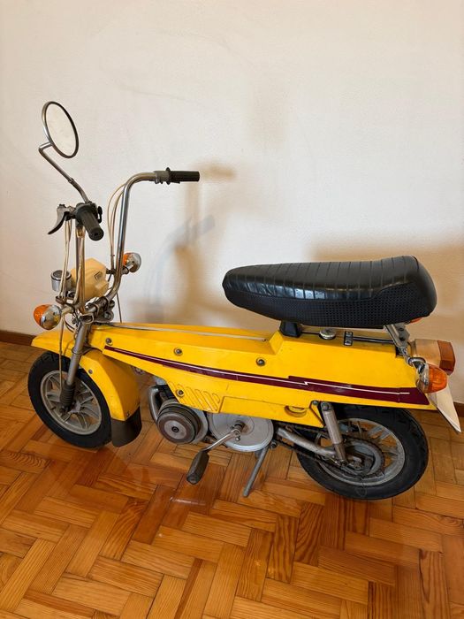 Vendo Motoconfort CM XT, matriculada em 03/11/1975.