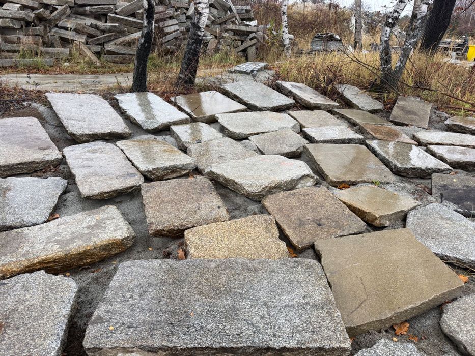 Płyty granitowe chodnikowe, ciosane, stare z rozbiórki