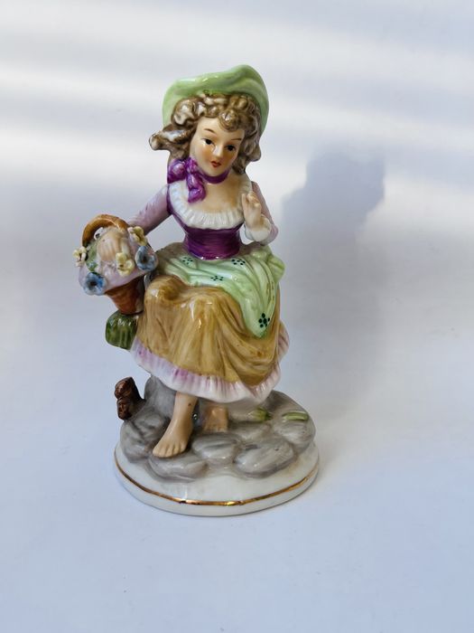 Capodimonte відомий італійський дом фарфору статуетка Дівчинка