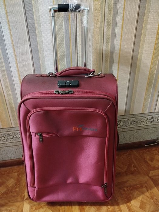 Продаю чемодан в отличном состоянии
