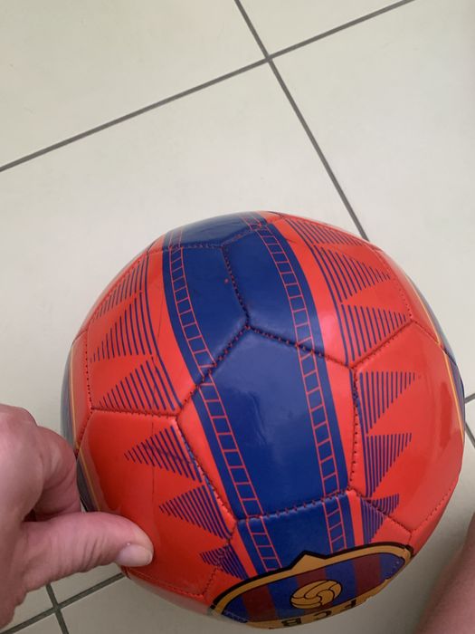 Мʼяч футбольного клубу барселона