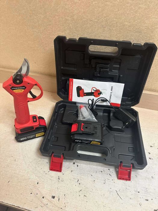 Акумуляторний секатор