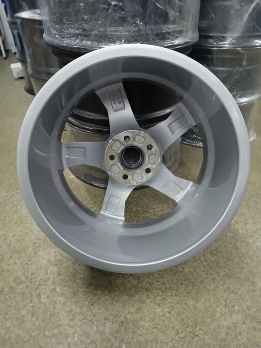 Диски 5*112 R18 DIA66,6 ET39 8J оригінал Audi VW Skoda