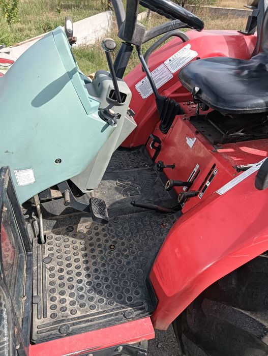 Trator 4x4 de 35cv, c/ Inversor Ano 2010