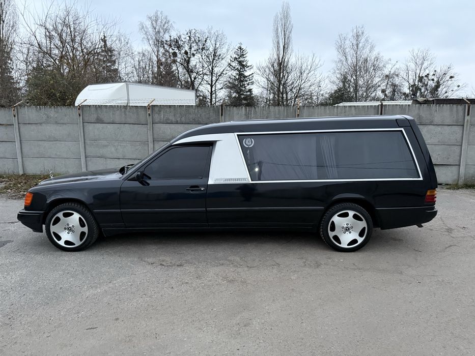 Катафалк Mercedes E-class Pollmann W124
