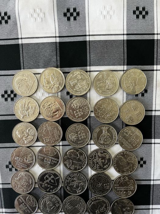 31 moedas de 200 escudos e 1 moeda de 250 escudos entre 1989 e 1999