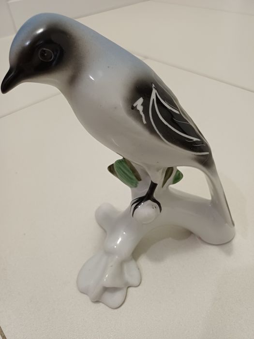 Фарфорова фігурка пташки