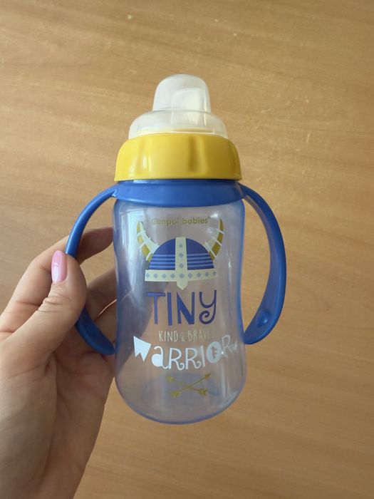 Віддам дитячу пляшечку для води