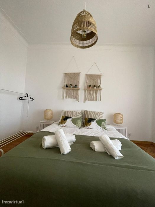 Quarto - localizado em Xabregas Lisbon