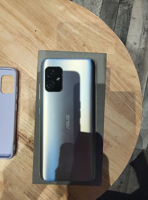 Smartfon Asus zenfone 8