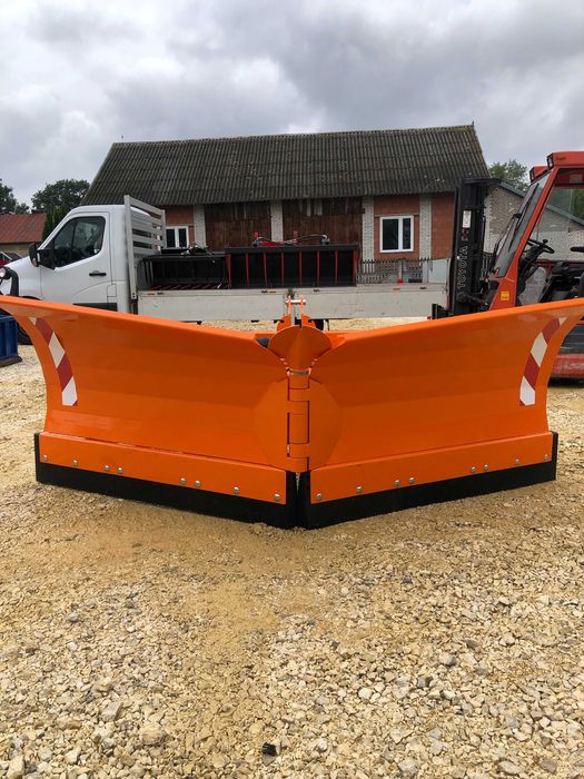 NOWOŚĆ solidny pług do śniegu VOLANT mercedes wśród pługów