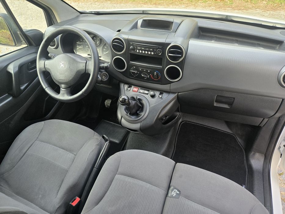 181mil km, completo, revisado com troca de distribuição, impecável