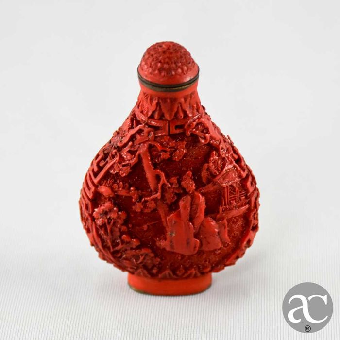 Frasco de Rapé (snuff bottle) laca Cinnabar e metal, 1ª metade séc. XX