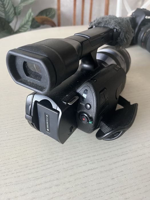 Відеокамера Sony NEX VG20