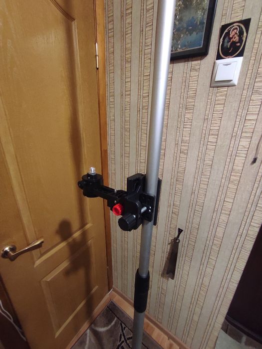 Телескопічна розпорна штанга для установки лазерного рівня