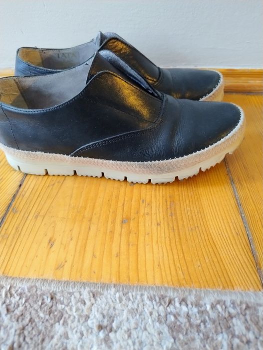 Sprzedam buty damskie skórzane 39