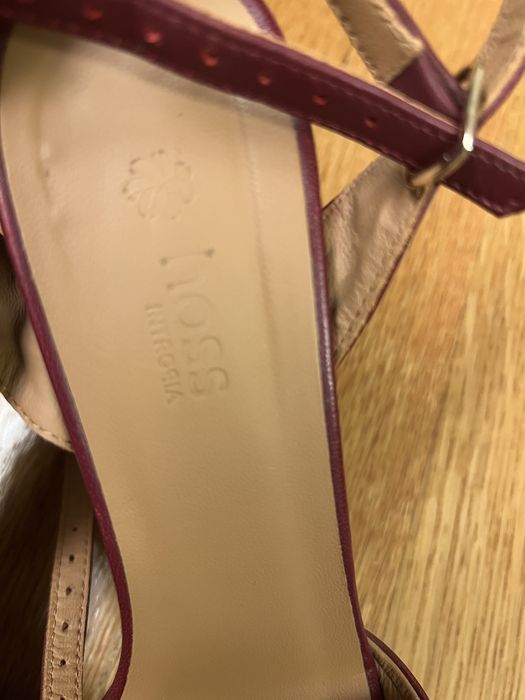 Sandalias muito elegantes de salto alto