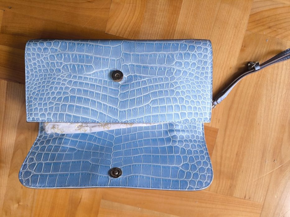 Oryginalna damska torebka kopertówka Guess