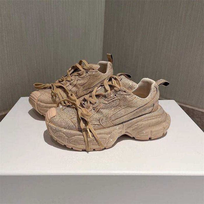 Кросівки кремового кольору зі стразами