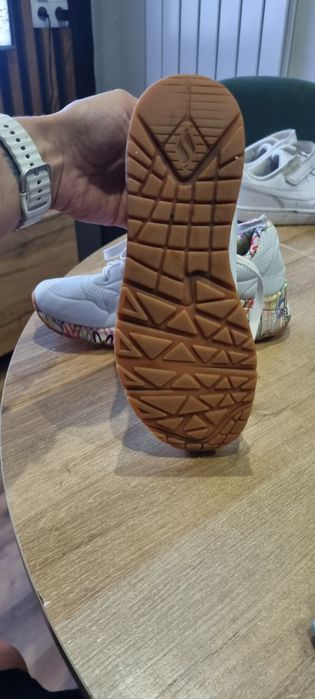 Buty skechers r 37