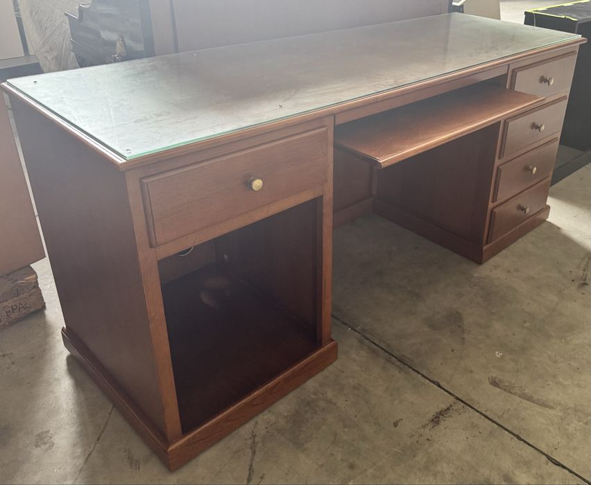 Secretária madeira maciça, tampo de vidro - 1,78mt, excelente estado