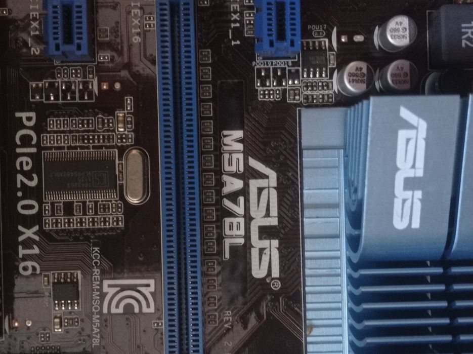 Продам комплект для пк.Материнка +проц+блок живлення в корпусі