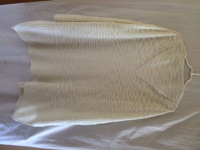 Sweter ecru z wełny