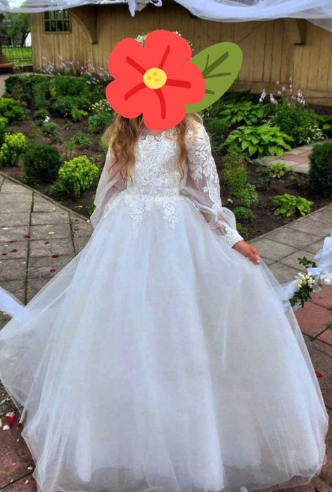 Дуже гарне, святкове плаття для першого  причастя, у відмінному стані!