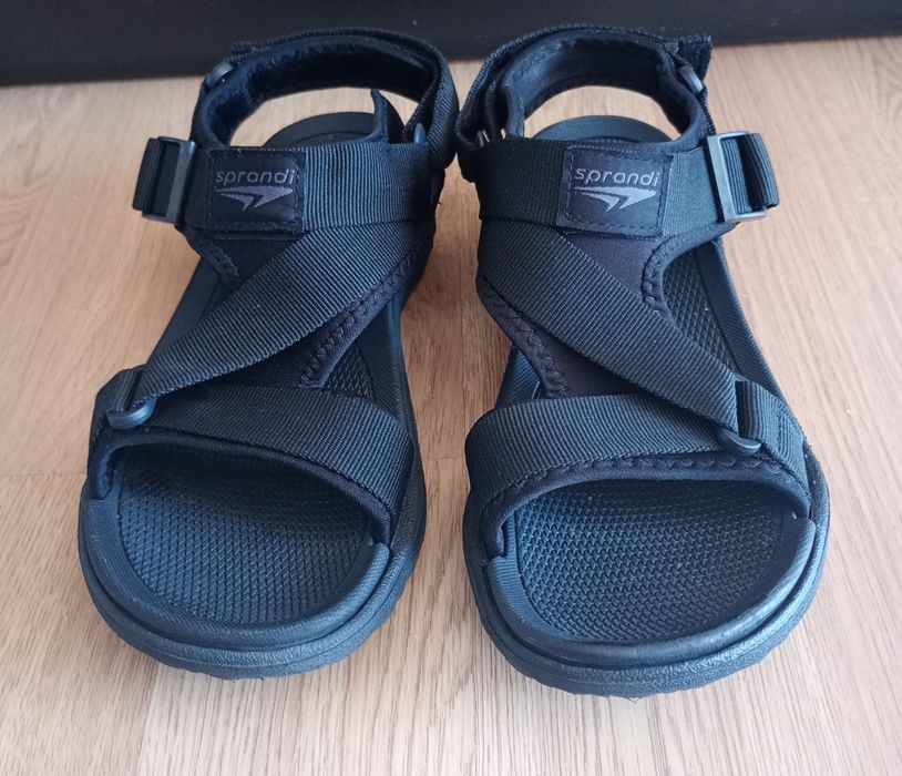 Czarne sandały Sprandi