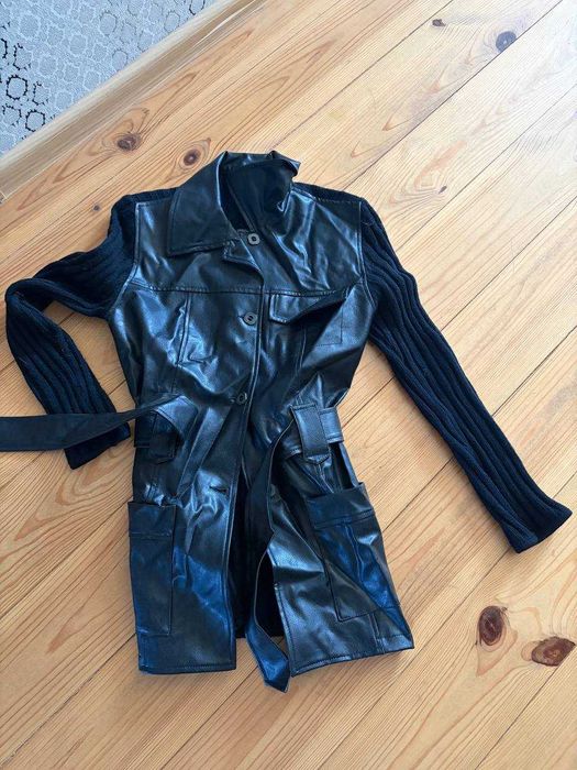 Віддам безкоштовно речі на дічинку 12-19 років