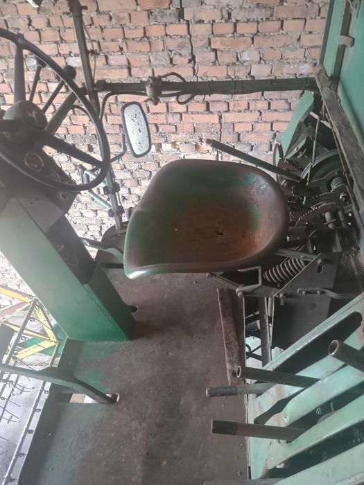 Продам комбайн , John Deere 330.