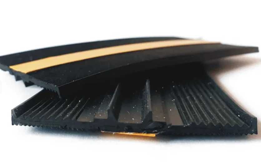 Uszczelka do poliwęglanu komorowego dolna z klejem SD-12