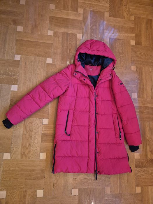 Жіноча зимова куртка бренду 4F
