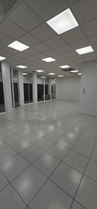 50 m² na Twój biznes – nowoczesny lokal w Pasażu na Cichej