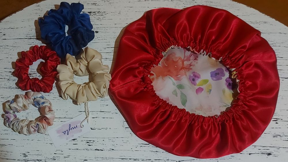 Jedwabny zestaw,  czepek do snu rozmiar M,  scrunchies S, M