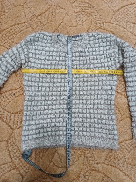 Отдам бесплатно детские свитера и платья. Б/у.