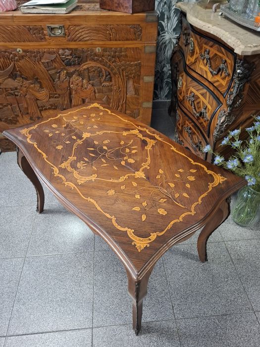 Mesa de Centro/ Mesa de Apoio Clássica.