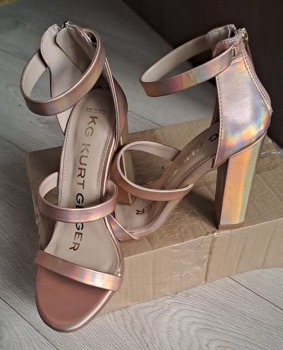 Super sandałki  metaliczne .Nowe