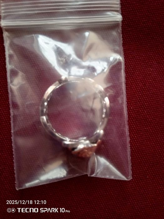 Продам нове вишукане срібне кільце з трояндою