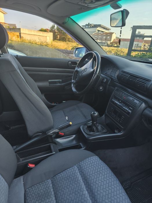 Audi A4 1.9 TDI 90cv — 1996  700€