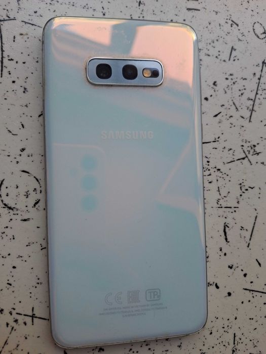 смартфон Samsung Galaxy S10E 6/128GB