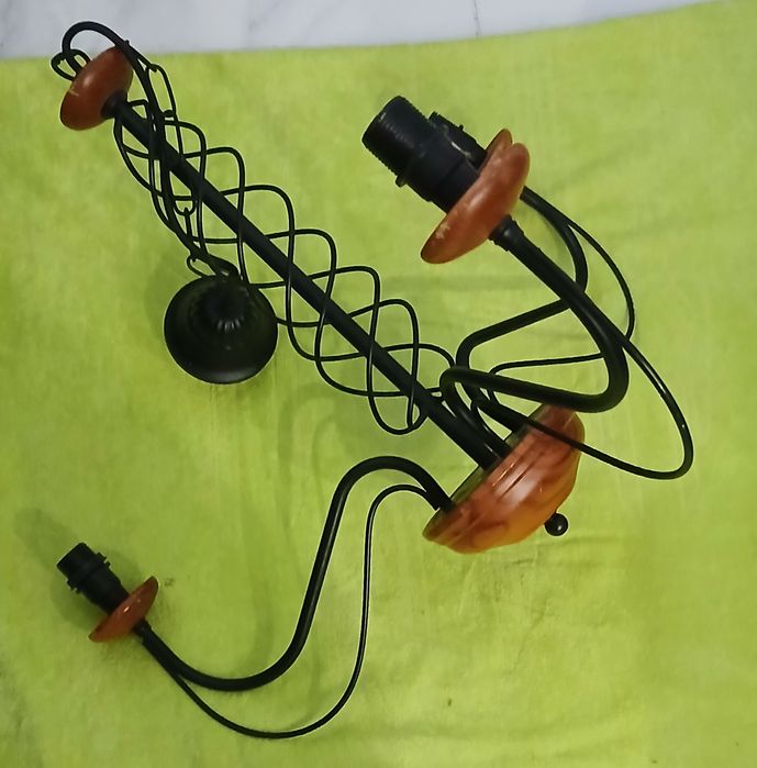 Candeeiro tecto em bom estado