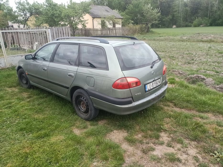 Sprzedam Toyote  Avensis