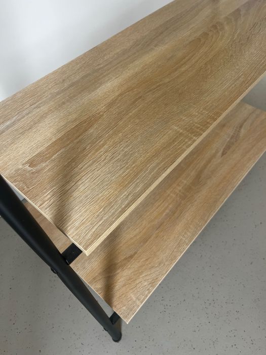 Cabideiro de roupa com estrutura metálica e 2 prateleiras