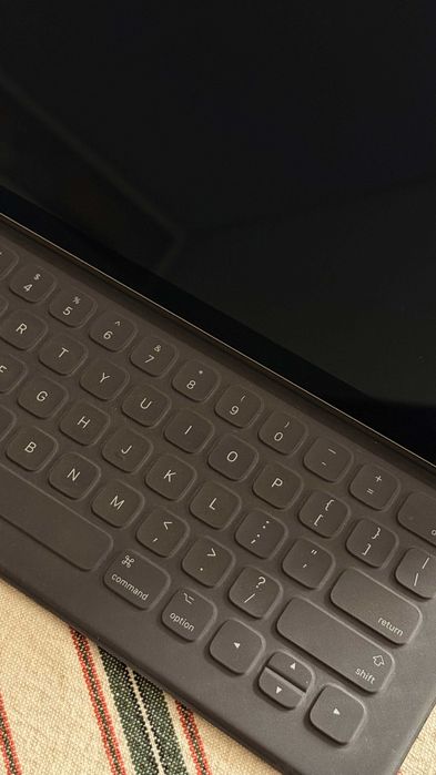iPad Pro 12,9” (1ª geração) + Teclado oficial Apple