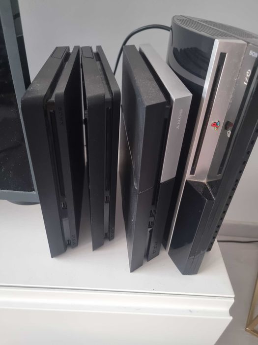 Consolas PlayStation 4 e 3