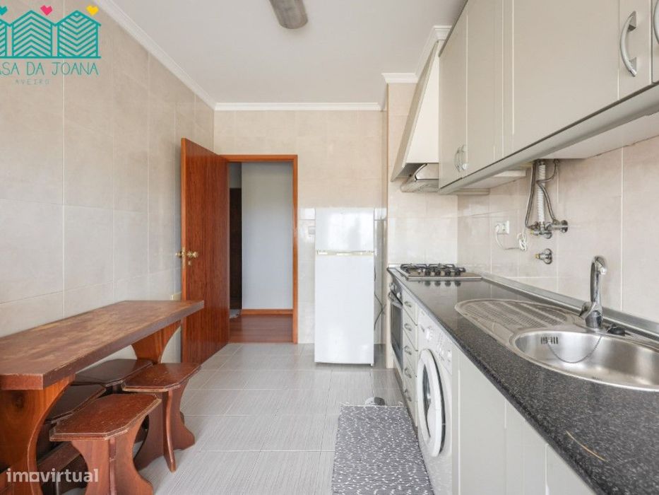 Apartamento T2 com Lugar de Garagem em Esgueira