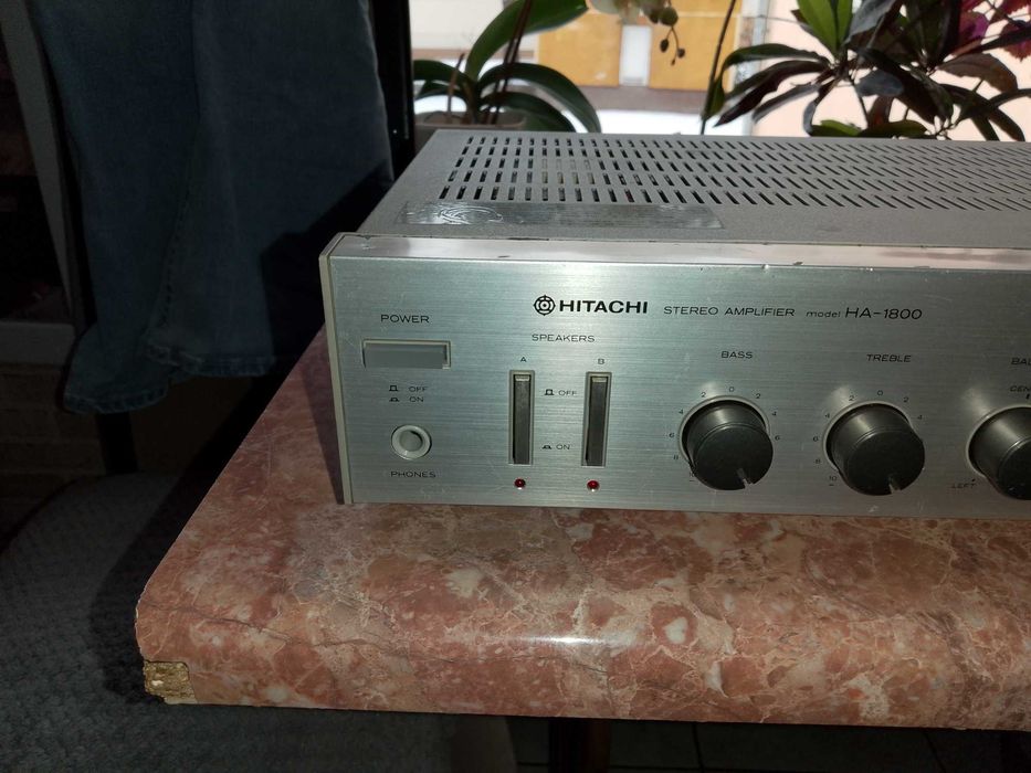 Wzmacniacz Hitachi HA-1800. Sprawny.