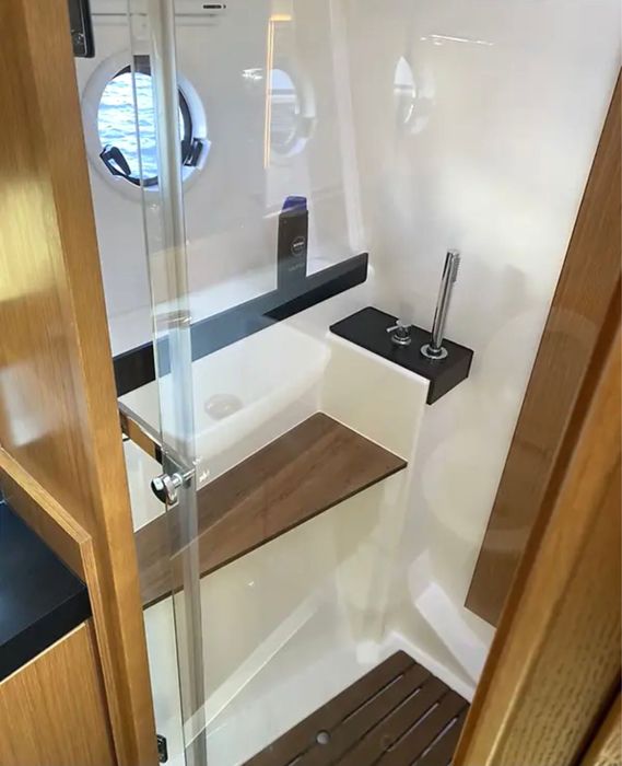 Яхта Bavaria 42 Virtes